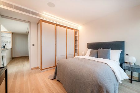 Stunning One Bedroom Apartment in an Iconic Development - Photo 3