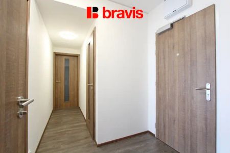 Pronájem nadstandardního bytu 3+kk s balkonem, garážovým stáním a sklepem, Palác Trnitá, Brno centrum - Photo 5