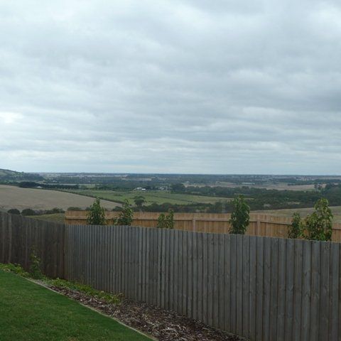 Neat family home with stunning views - Photo 1