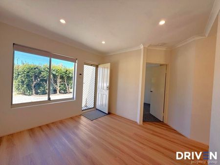 Freshly Renovated Home with Modern Comforts in the Heart of Queens Park - Photo 5