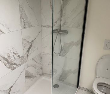 Gerenoveerd huis in appartementstijl met 3 verdiepingen - Photo 1