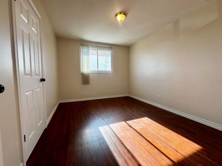 For Lease - 135 Luxury Avenue Unit# Main, Bradford West Gwillimbury, Ontario - Photo 5