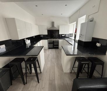 6 bedroom terraced house to rent - Photo 1