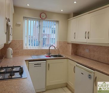 3 bedroom semi-detached house to rent - Photo 2