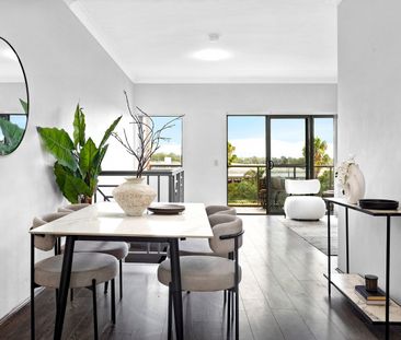 Spectacular Double-Storey Apartment in the Heart of Liverpool CBD -... - Photo 4