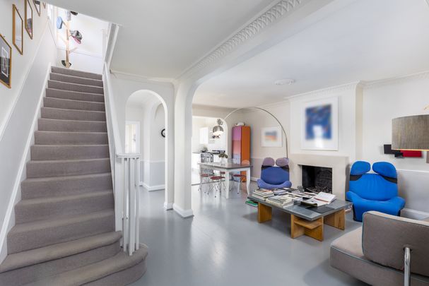 Bright and spacious family home with a beautiful garden - Photo 1