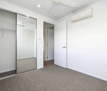 Modern Luxury - Ex Display Home - Full AC - Solar - Photo 2