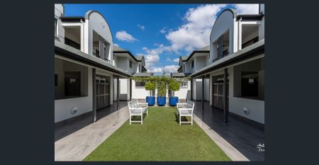 RECENTLY RENOVATED - LOCK UP GARAGE - POOL IN COMPLEX - Photo 2