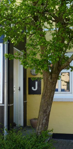 LYS 2-VÆRELSEs LEJLIGHED I HJØRRING - Foto 1