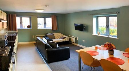 1 bedroom in a flat share to rent - Photo 2