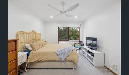 Large Four Bedroom Home - Photo 3