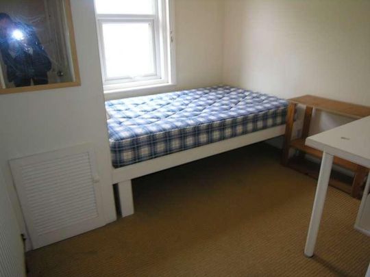 Bedroom Detached House In Bournemouth, BH9 - Photo 1