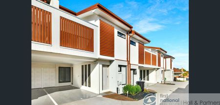 Modern Townhouse for Rent - Convenient Location! - Photo 5