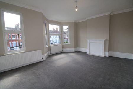 2 Bed Flat, Fillebrook Road, E11 - Photo 2