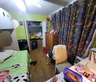 1072 Delta Avenue apartment — Burnaby, BC (3-Bedroom) - 3 Bedroom - Photo 4