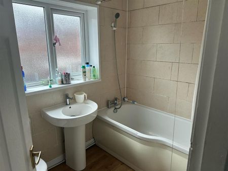 3 bedroom property to rent - Photo 5