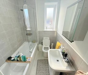 2 bedroom semi-detached house to rent - Photo 5