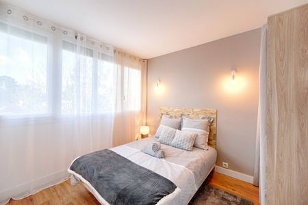 Chambre de standing dans Appartement T5 rénové - Photo 5