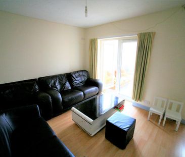 4 bedroom end of terrace house to rent - Photo 1