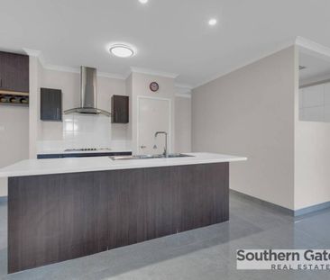 Easy Care Family Home! - Photo 5