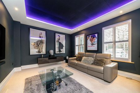 6 bedroom detached house to rent - Photo 2