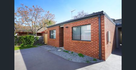 FABULOUS & MODERN UNIT IN ENVIABLE LOCATION! - Photo 3