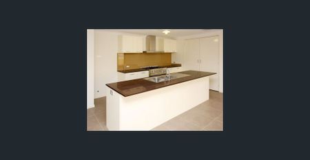 Spacious Family Home! - Photo 2