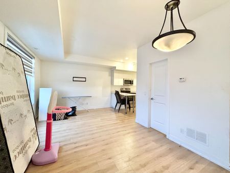 For Lease - 3078 Sixth Line Unit# 323, Oakville, Ontario - Photo 3