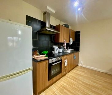 Newport Road, CARDIFF - Photo 4