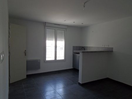 Location Appartement 2 pièces 30m² ST ANDRE LES VERGERS 10120 - Photo 3