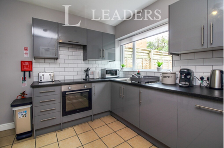 4 bedroom terraced house to rent - Photo 4