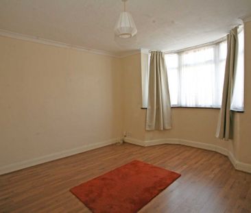 Price £2,000 pcm - Available Now - Unfurnished - Photo 5