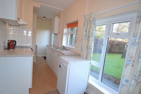 3 bedroom detached house to rent - Photo 2