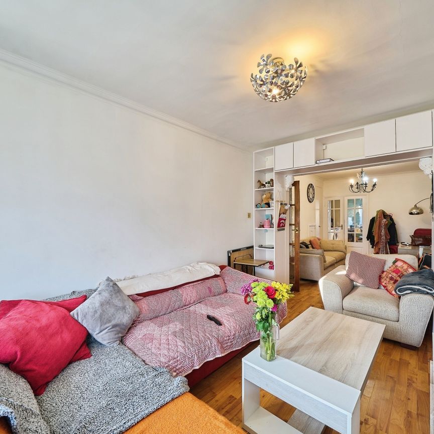 Harwoods Road, Watford - Photo 1