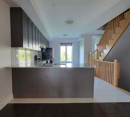 For Lease - 1048 Beach Comber Road, Mississauga, Ontario - Photo 3