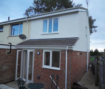 2 bedroom end of terrace house to rent - Photo 3