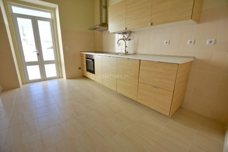 Magnífico apartamento T4, localizado na pitoresca vila de Gaeiras. - Photo 5