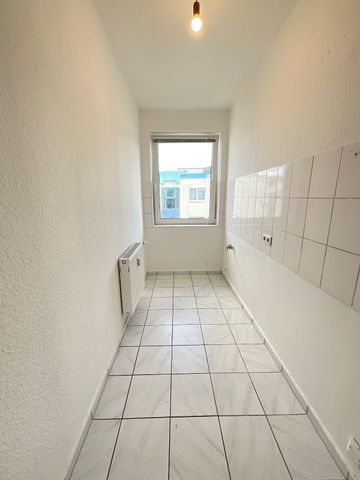 Frisch renoviert in Ihre eigene 2 Zimmerwohnung - Photo 2