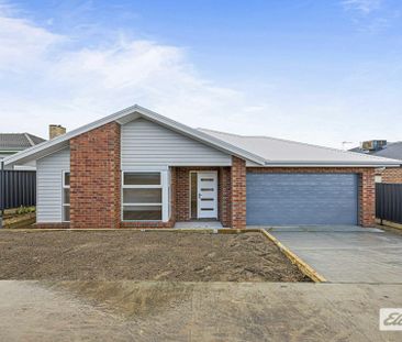 Modern Family Living - Photo 6