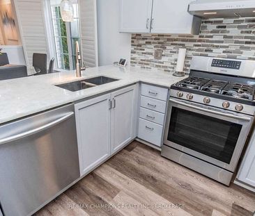 For Lease - 49 Convoy Crescent, Vaughan, Ontario - Photo 3