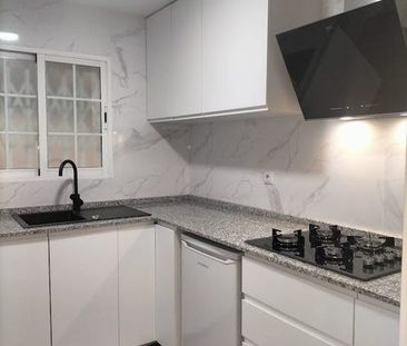 Plaça dHondures, Valencia, Valencian Community 46022 - Photo 2