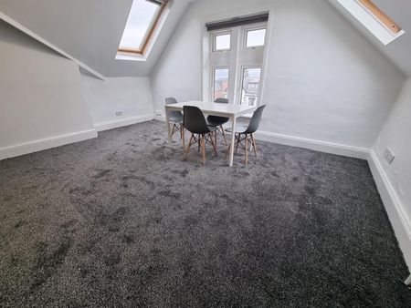 4 bedroom flat to rent - Photo 5