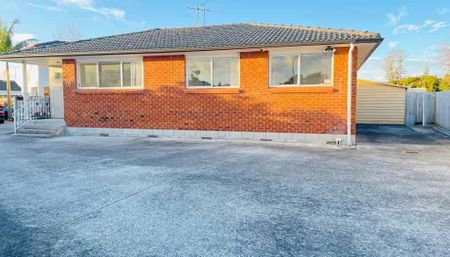 4 Bedroom including 1 En-suite - 2 Bathroom - Photo 4