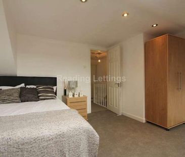 Grange Avenue, RG6 - Photo 3