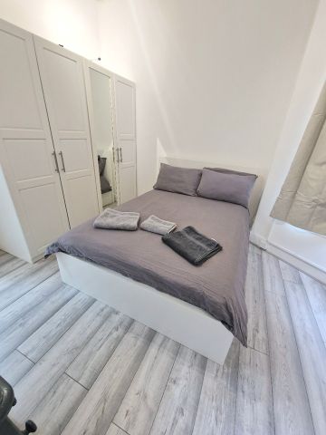 2 Bed Flat, Queens Road, SW19 - Photo 4