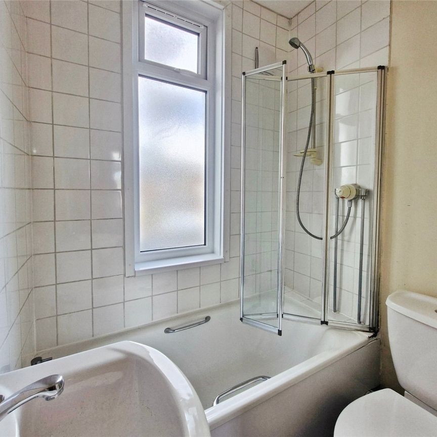 3 bedroom house to rent Southampton Road, Portsmouth, PO6 - Photo 1