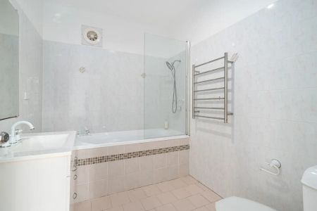 “Leafy Living” - Photo 2