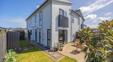 Spacious & Stylish Duplex - Photo 2