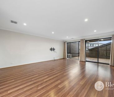 Large Townhouse with Study Area - Photo 4