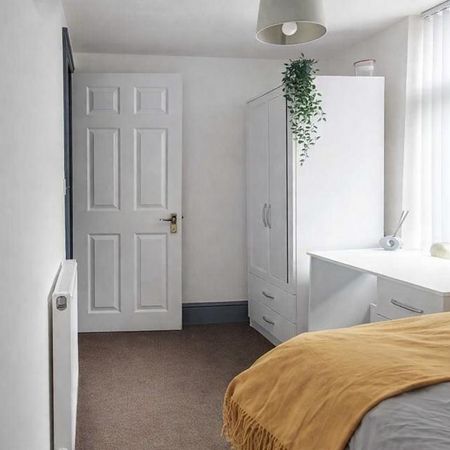 1 bedroom in a house share to rent - Photo 4